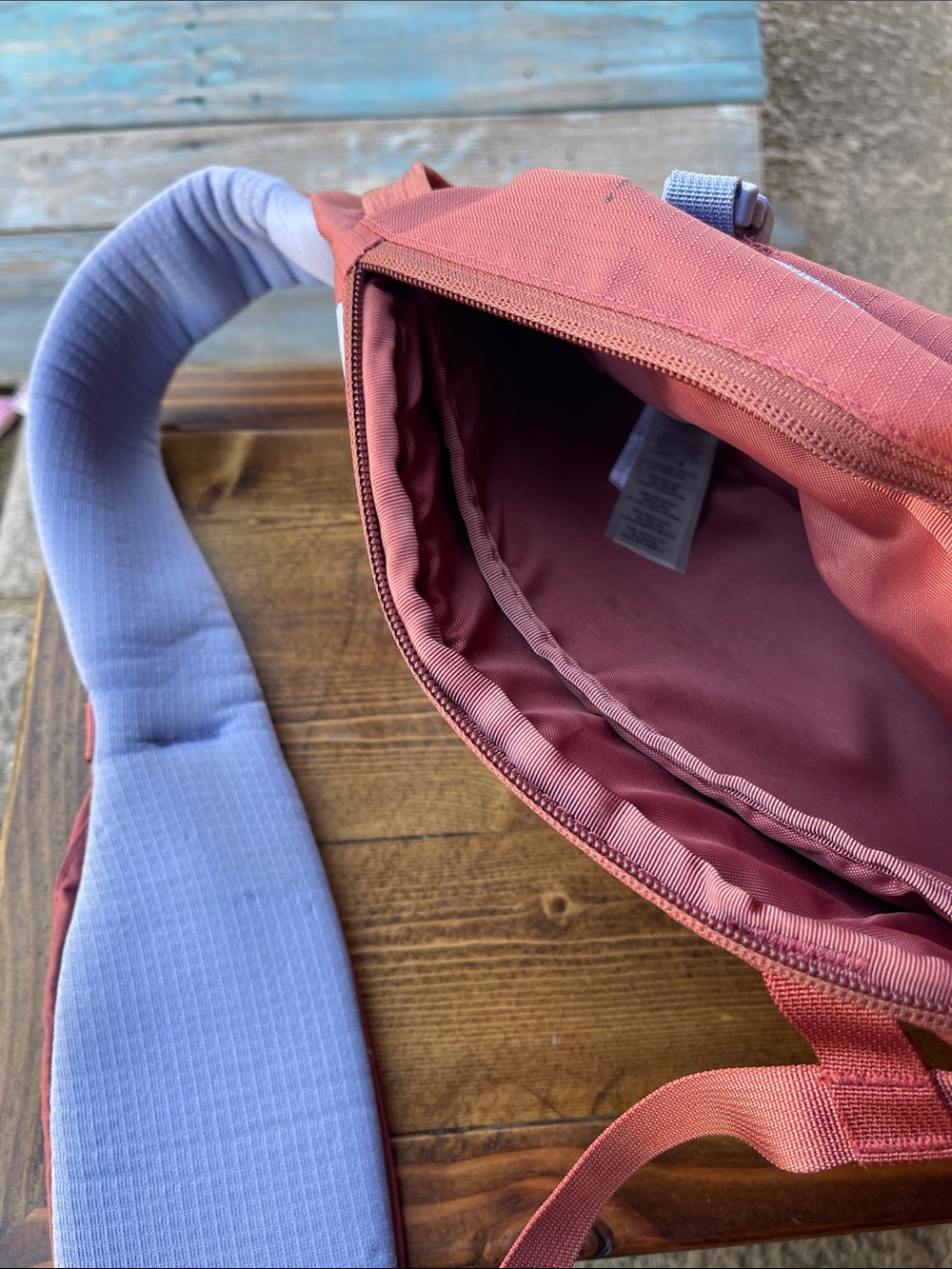 Patagonia Atom Sling Bag 8L Pack in Rust Red *Note Does Has Some Stains - Picture 5 of 8
